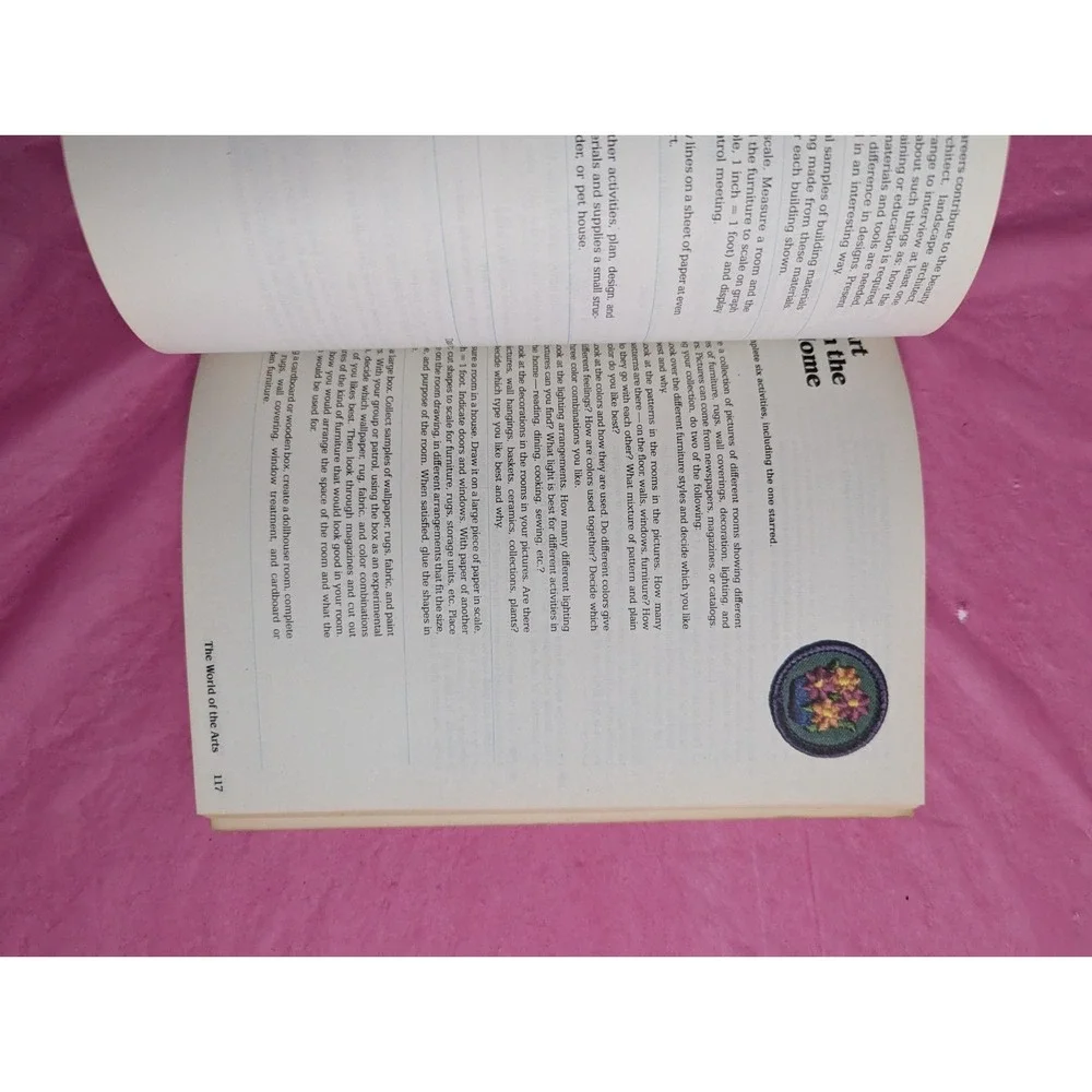 B1 Vintage 1980 Girl Scout Badges and‎ Signs paperback book USA